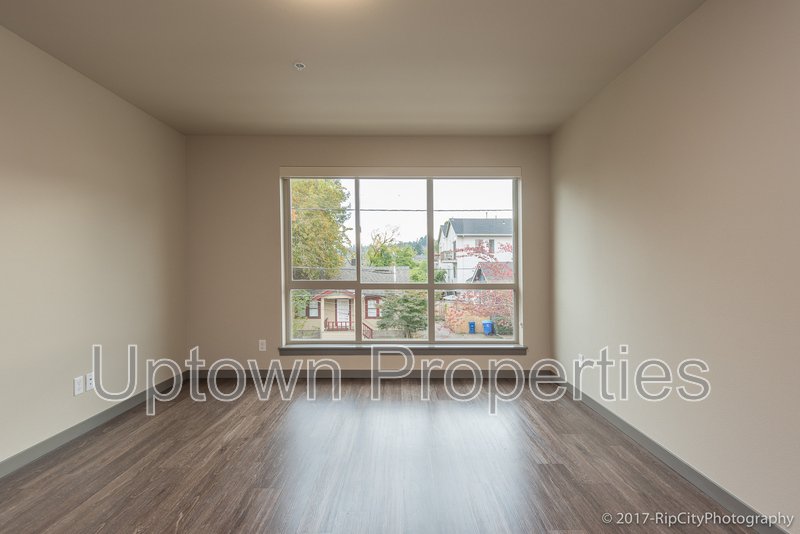 Ground Floor 1 bed + Private Patio + Wood Floors + W/D + A/C property image