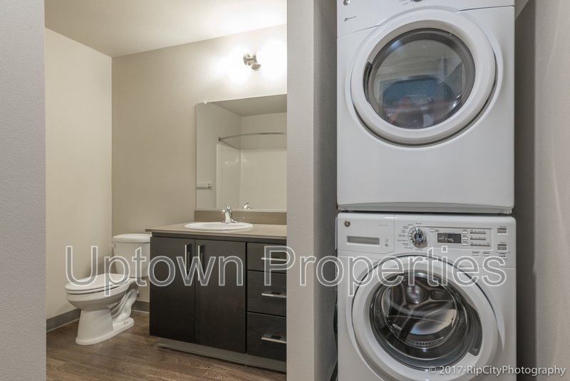 Ground Floor 1 bed + Private Patio + Wood Floors + W/D + A/C property image