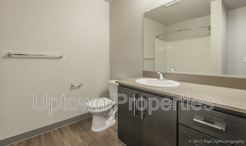 Ground Floor 1 bed + Private Patio + Wood Floors + W/D + A/C property image