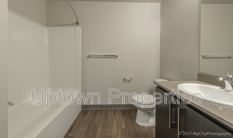Ground Floor 1 bed + Private Patio + Wood Floors + W/D + A/C property image