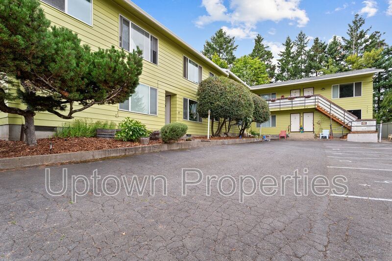 2BD/1BTH Ground Floor + Off Street Parking Included near PCC! **FREE First Month's Rent** property image
