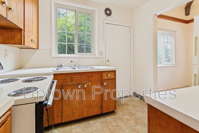 Cozy 1BD/1BTH Vintage Montavilla Charmer! property image