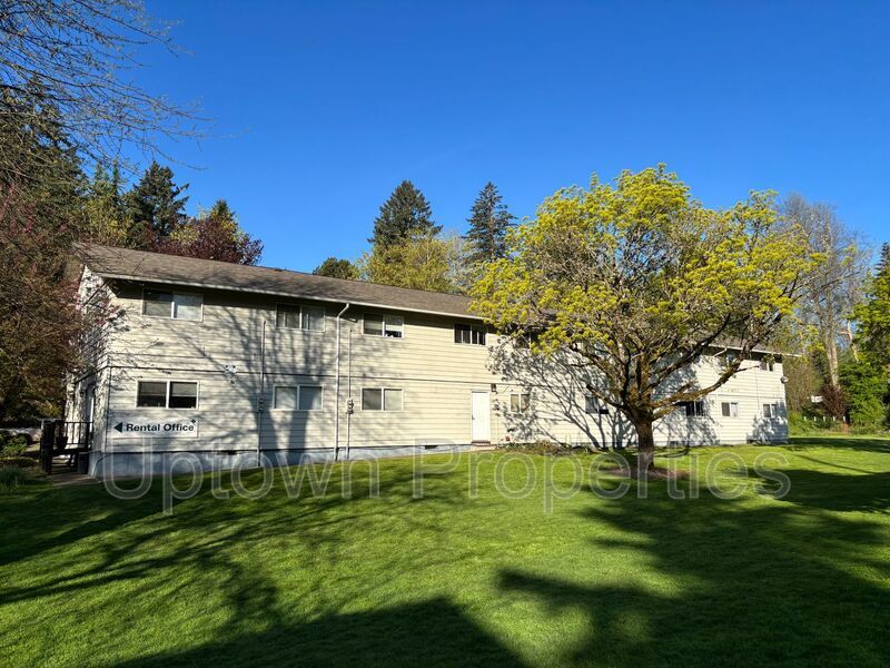Renovated! Ground floor 2 bed/1 bath New floors, Cabinets, Quartz counters in the heart of Hillsdale! property image