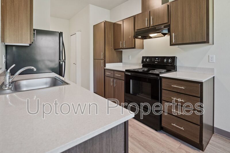 3rd floor corner unit 1BD/1BTH available soon! property image