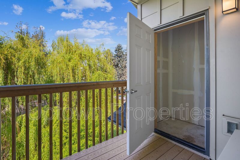 3rd floor corner unit 1BD/1BTH available soon! property image