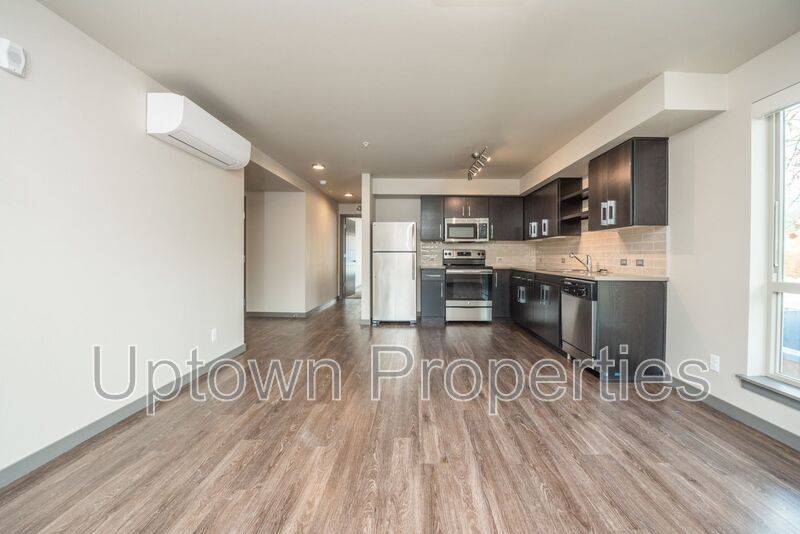 HUGE Ground Floor 1 bed + Corner Unit + A/C + W/D + Off Street Parking near OHSU! property image