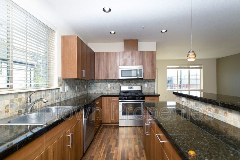 2BD 2.5BA + Bonus Room Townhouse w/Garage + AC + Washer/Dryer Included property image