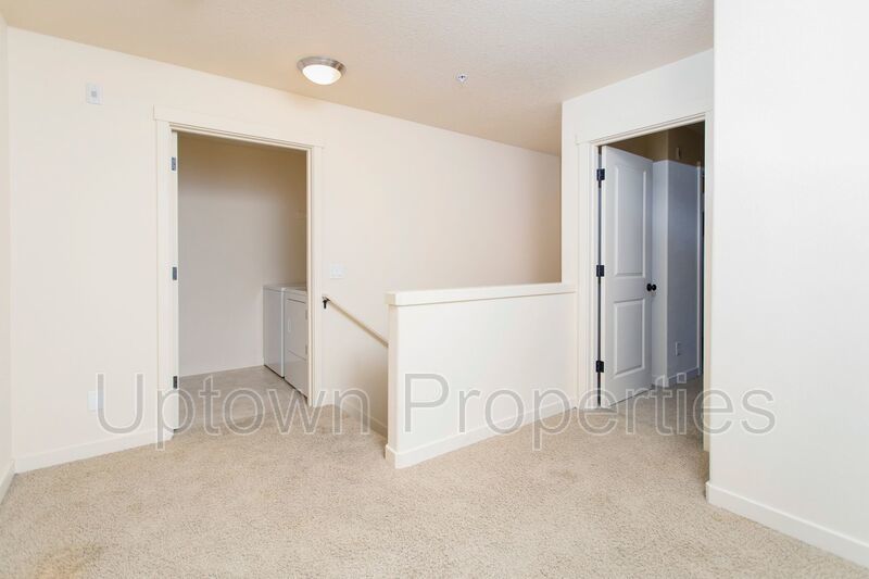 2BD 2.5BA + Bonus Room Townhouse w/Garage + AC + Washer/Dryer Included property image