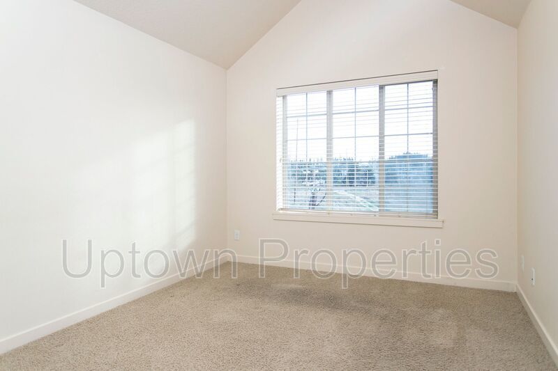 2BD 2.5BA + Bonus Room Townhouse w/Garage + AC + Washer/Dryer Included property image