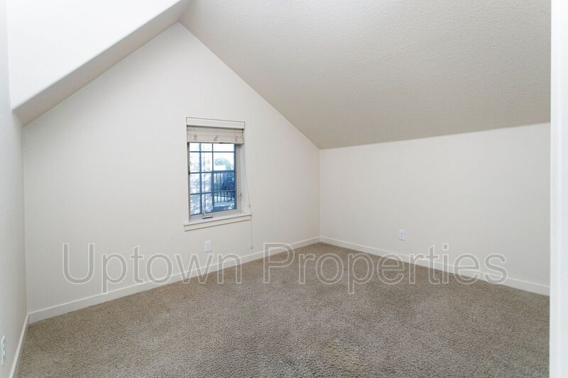 2BD 2.5BA + Bonus Room Townhouse w/Garage + AC + Washer/Dryer Included property image