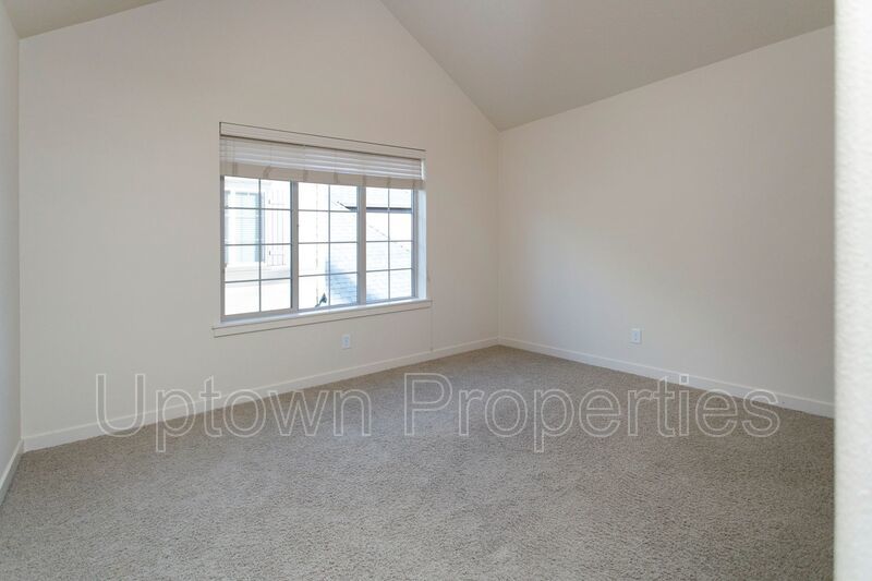 2BD 2.5BA + Bonus Room Townhouse w/Garage + AC + Washer/Dryer Included property image