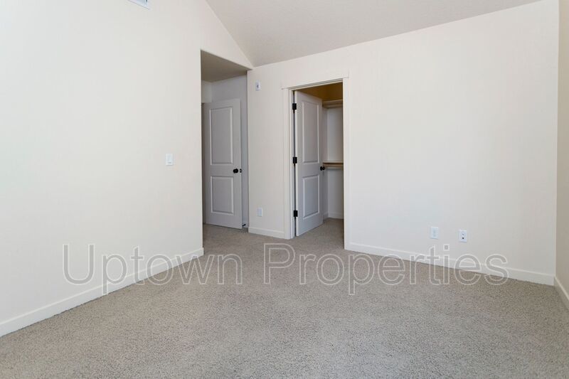 2BD 2.5BA + Bonus Room Townhouse w/Garage + AC + Washer/Dryer Included property image