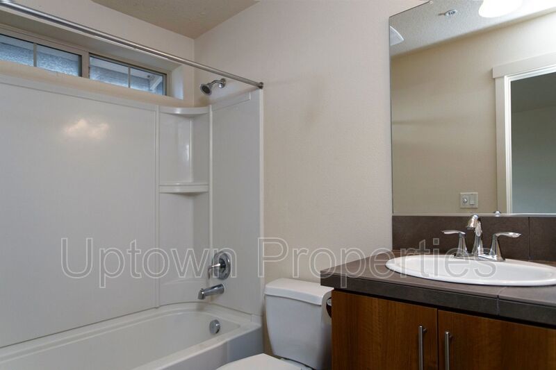 2BD 2.5BA + Bonus Room Townhouse w/Garage + AC + Washer/Dryer Included property image