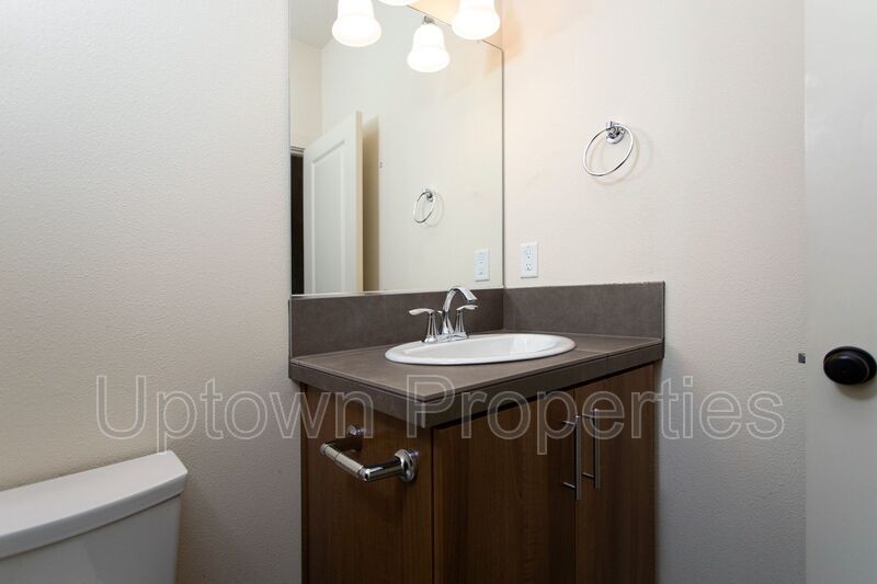 2BD 2.5BA + Bonus Room Townhouse w/Garage + AC + Washer/Dryer Included property image