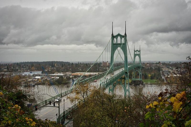 Charming Top Floor 1-Bed with view of St. Johns Bridge! property image