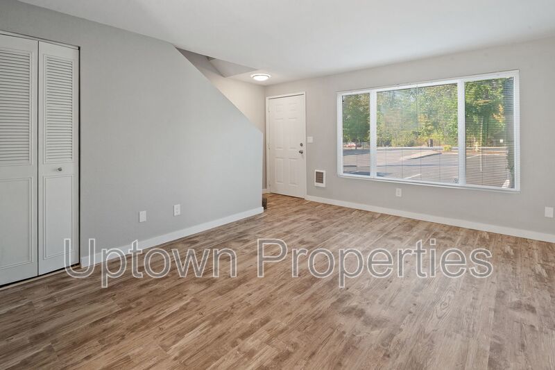 2 bed 1 bth Townhome + Assigned Parking + Private Patio property image