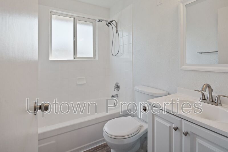 2 bed 1 bth Townhome + Assigned Parking + Private Patio property image