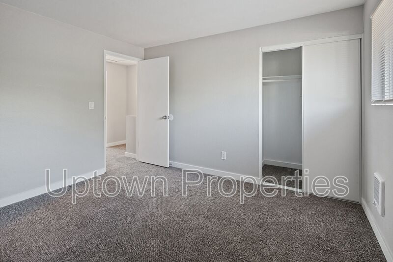 2 bed 1 bth Townhome + Assigned Parking + Private Patio property image