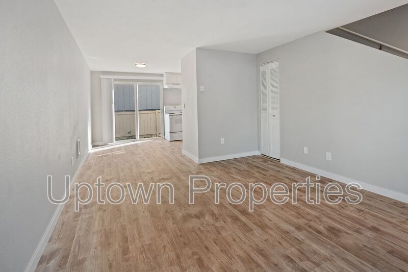 2 bed 1 bth Townhome + Assigned Parking + Private Patio property image