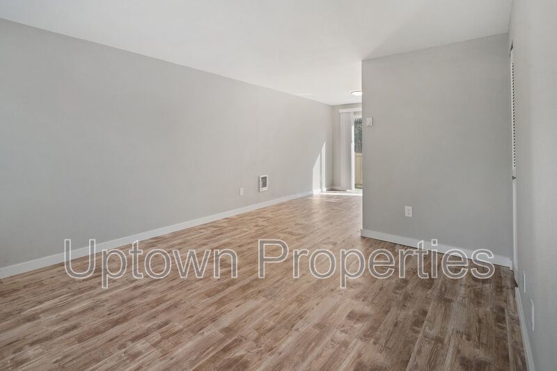 2 bed 1 bth Townhome + Assigned Parking + Private Patio property image