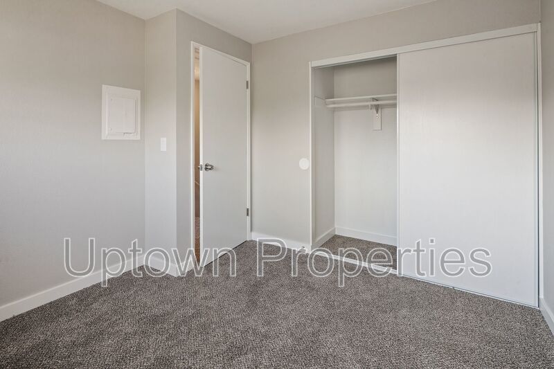 2 bed 1 bth Townhome + Assigned Parking + Private Patio property image