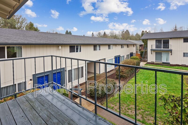 2 bed 1 bth Townhome + Assigned Parking + Private Patio property image