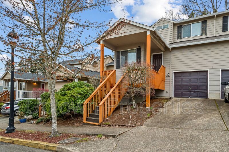 3/2.5 bth Townhome + Garage + A/C + Covered Front and Back Patios + Large Dogs Welcome! property image