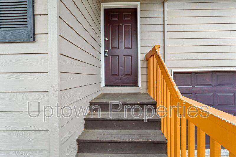 3/2.5 bth Townhome + Garage + A/C + Covered Front and Back Patios + Large Dogs Welcome! property image