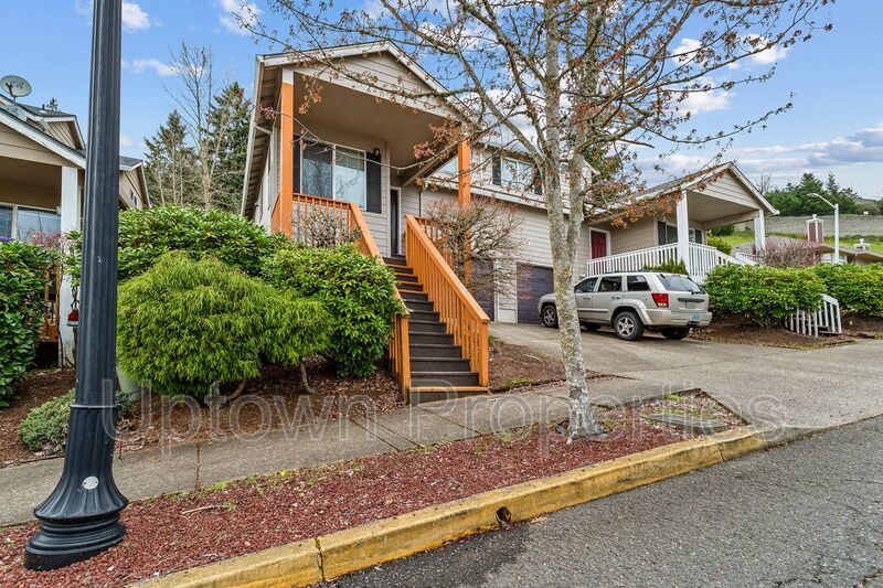 3/2.5 bth Townhome + Garage + A/C + Covered Front and Back Patios + Large Dogs Welcome! property image