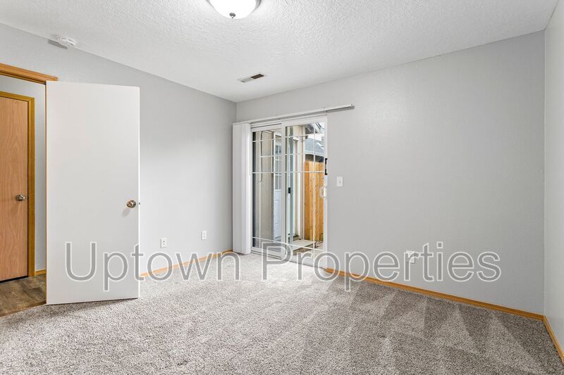 3/2.5 bth Townhome + Garage + A/C + Covered Front and Back Patios + Large Dogs Welcome! property image