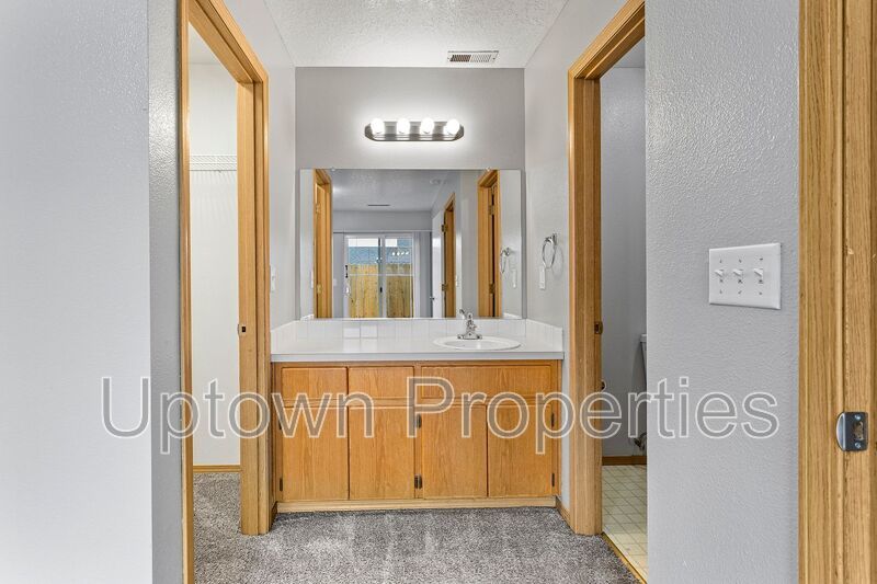 3/2.5 bth Townhome + Garage + A/C + Covered Front and Back Patios + Large Dogs Welcome! property image