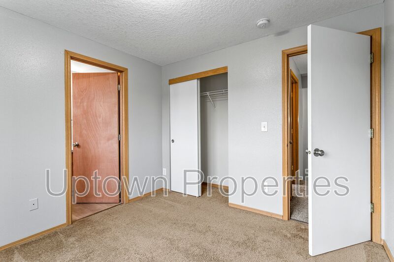3/2.5 bth Townhome + Garage + A/C + Covered Front and Back Patios + Large Dogs Welcome! property image