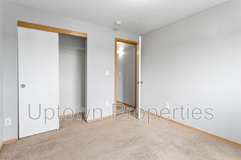 3/2.5 bth Townhome + Garage + A/C + Covered Front and Back Patios + Large Dogs Welcome! property image