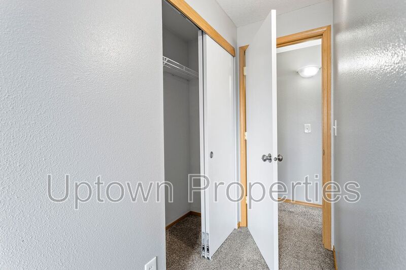 3/2.5 bth Townhome + Garage + A/C + Covered Front and Back Patios + Large Dogs Welcome! property image