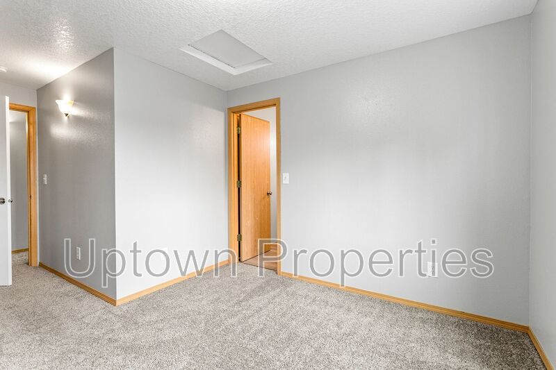 3/2.5 bth Townhome + Garage + A/C + Covered Front and Back Patios + Large Dogs Welcome! property image