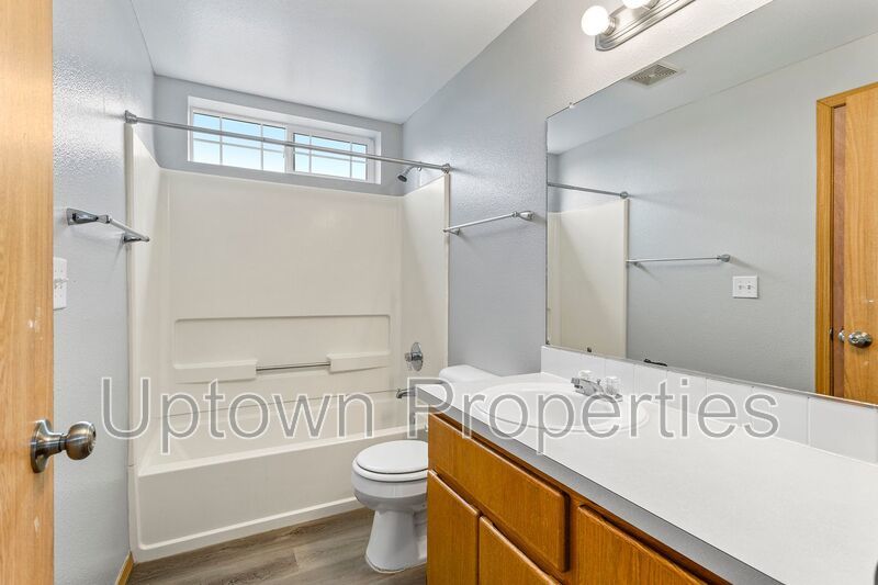 3/2.5 bth Townhome + Garage + A/C + Covered Front and Back Patios + Large Dogs Welcome! property image