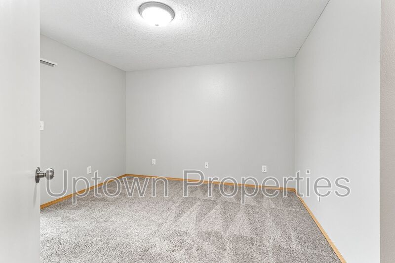 3/2.5 bth Townhome + Garage + A/C + Covered Front and Back Patios + Large Dogs Welcome! property image