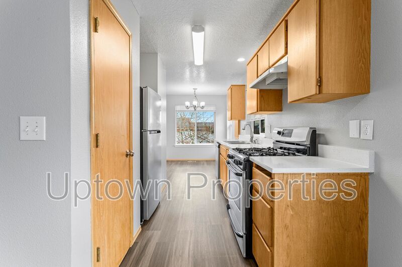 3/2.5 bth Townhome + Garage + A/C + Covered Front and Back Patios + Large Dogs Welcome! property image