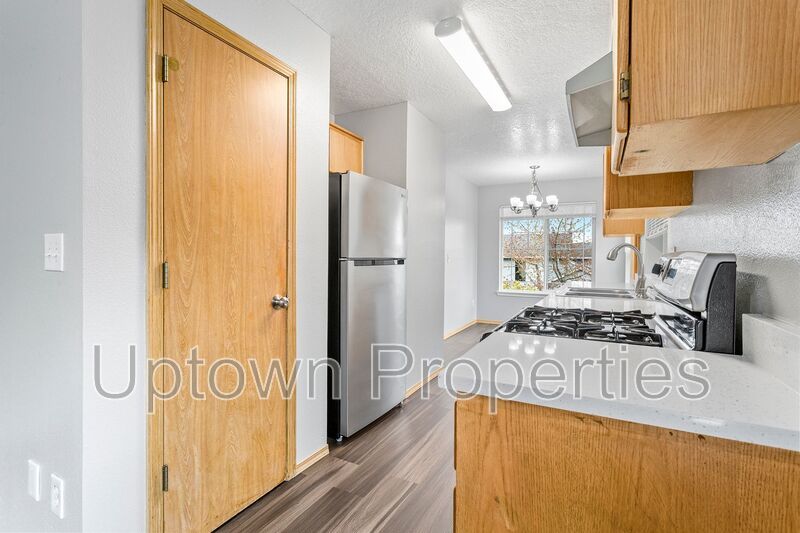 3/2.5 bth Townhome + Garage + A/C + Covered Front and Back Patios + Large Dogs Welcome! property image