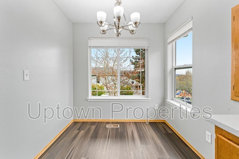 3/2.5 bth Townhome + Garage + A/C + Covered Front and Back Patios + Large Dogs Welcome! property image