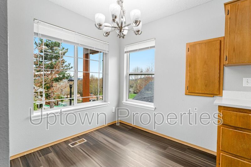 3/2.5 bth Townhome + Garage + A/C + Covered Front and Back Patios + Large Dogs Welcome! property image