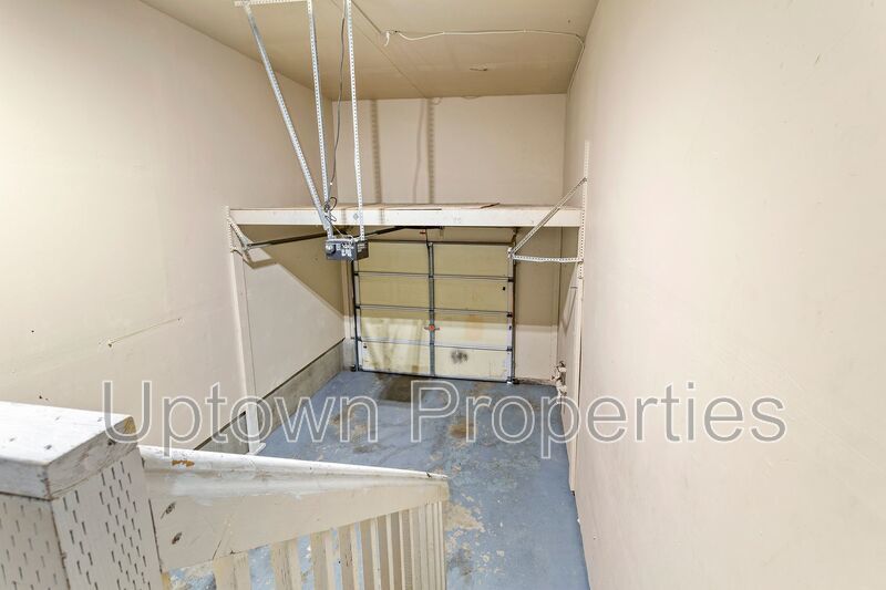 3/2.5 bth Townhome + Garage + A/C + Covered Front and Back Patios + Large Dogs Welcome! property image