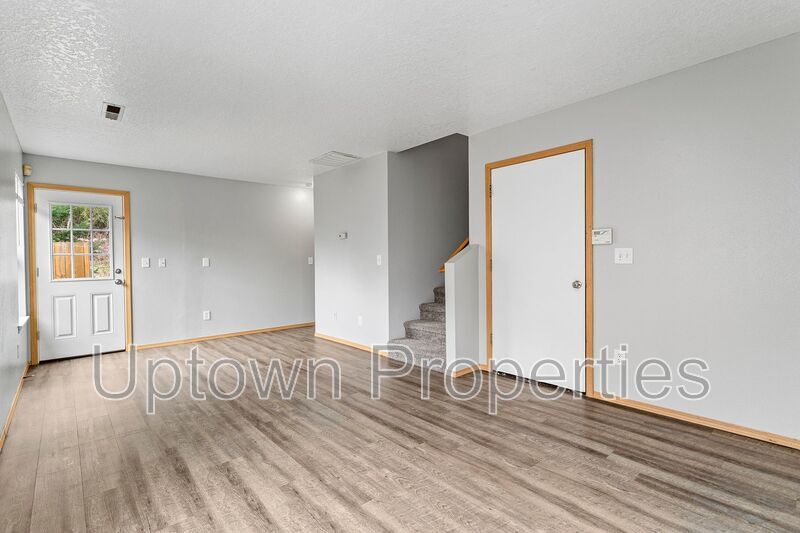 3/2.5 bth Townhome + Garage + A/C + Covered Front and Back Patios + Large Dogs Welcome! property image