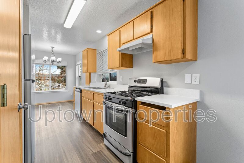 3/2.5 bth Townhome + Garage + A/C + Covered Front and Back Patios + Large Dogs Welcome! property image