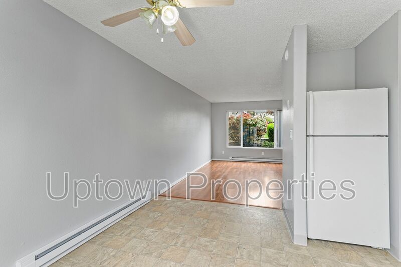 2 bed 1 bth Townhome  New Paint/Carpet + Assigned Parking and Private Patio included! $1000 free rent!! property image