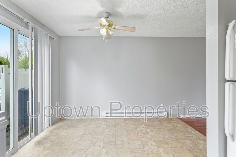2 bed 1 bth Townhome  New Paint/Carpet + Assigned Parking and Private Patio included! $1000 free rent!! property image