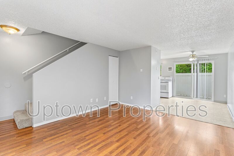 2 bed 1 bth Townhome  New Paint/Carpet + Assigned Parking and Private Patio included! $1000 free rent!! property image