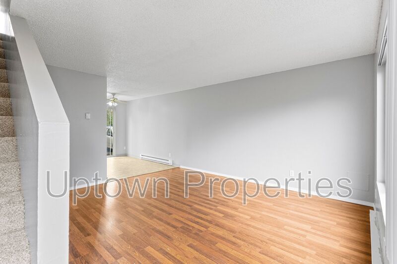 2 bed 1 bth Townhome  New Paint/Carpet + Assigned Parking and Private Patio included! $1000 free rent!! property image