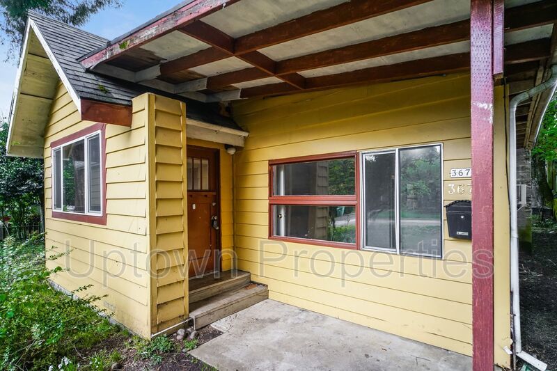 Charming Eastmoreland 2 Bed with Bonus Room +Outdoor Space + Fenced Yard property image