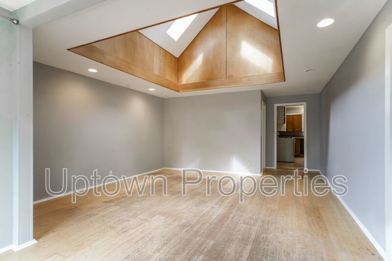 Charming Eastmoreland 2 Bed with Bonus Room +Outdoor Space + Fenced Yard property image